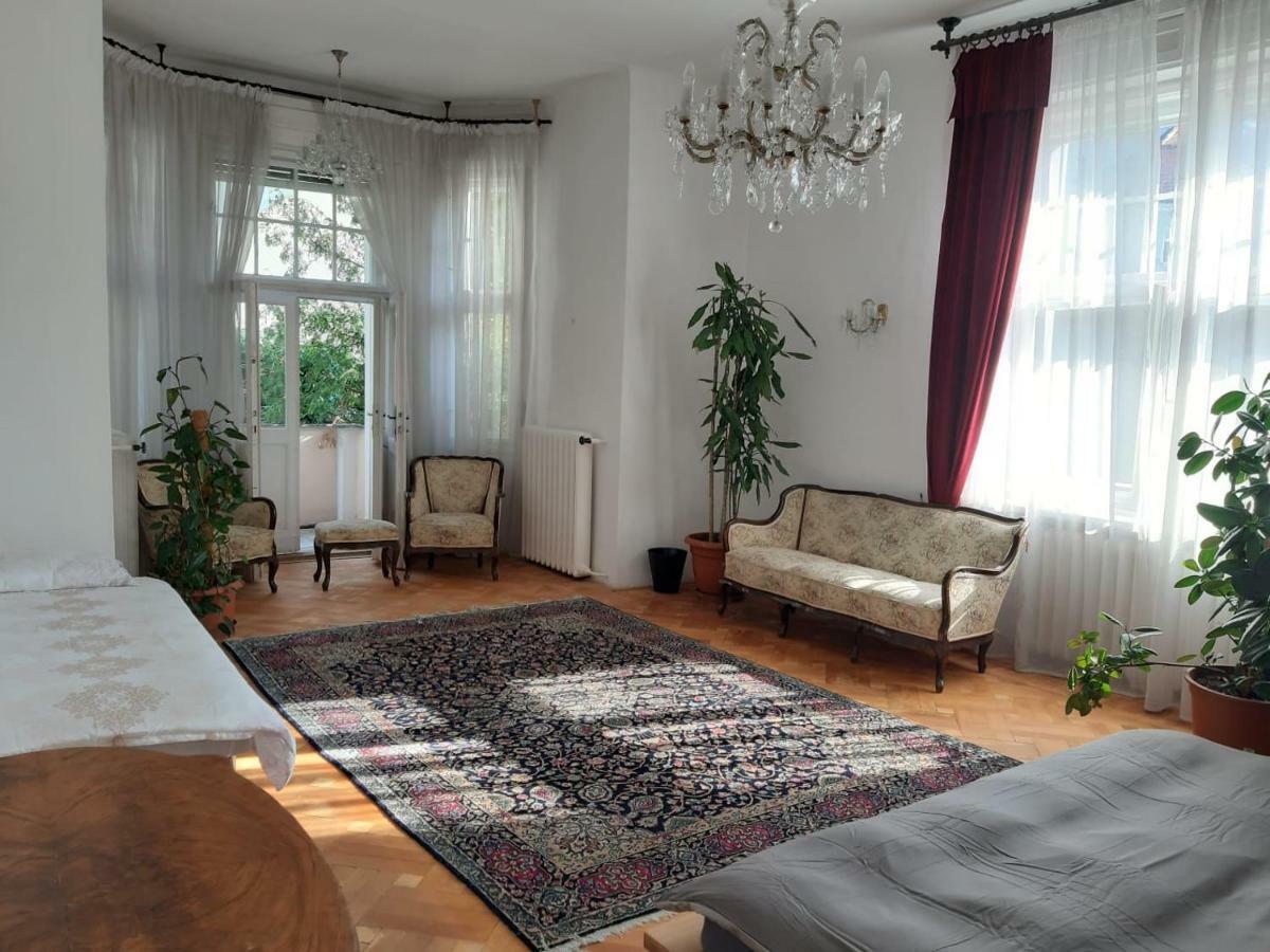 In Prague-big+comfy Prag